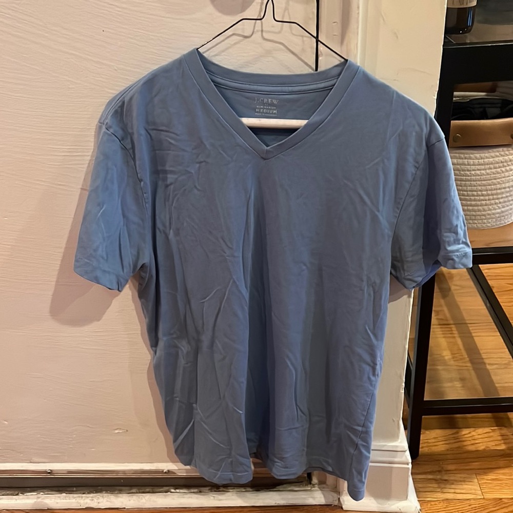 J CREW - SLIM WASHED MEDIUM - BLUE V NECK
